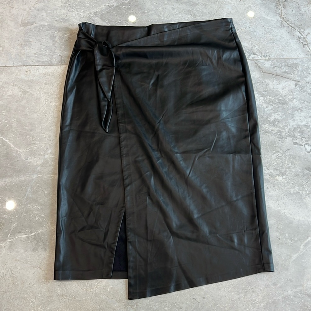 Women’s ELOQUII Elegant Black Leather Skirt with Slit - Size 20